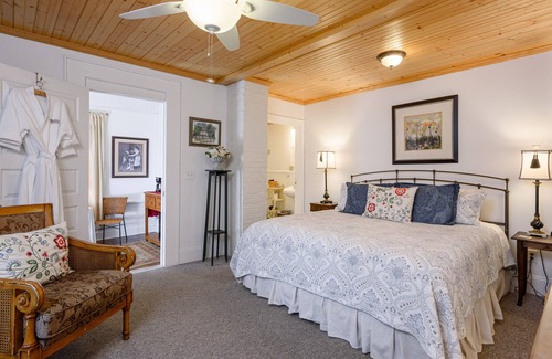 Asheville Bed & Breakfast | Reserve all of Oakland Cottage B&B 6 BR 6BA, 1.5 miles to downtown Asheville, NC