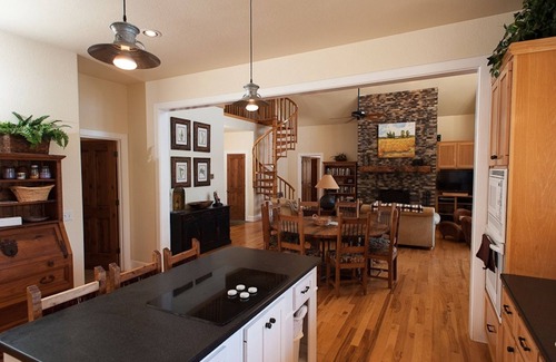 Topton House | Reserve your weekend for FALL-WINTER 2025 or book early for SUMMER 2026!