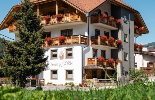 Mareo Apartment | Residence Corn - Standard Apartment 14 with Mountain View, Jacuzzi, Wi-Fi & Balcony