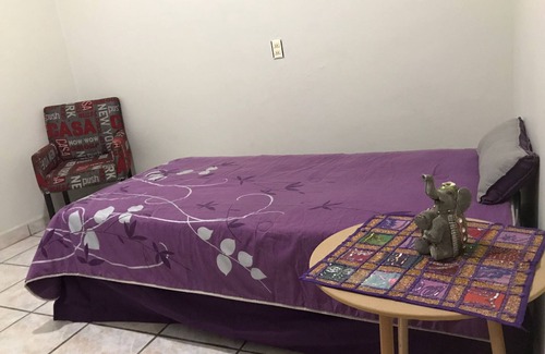 Tlaquepaque House | Residence in industrial area and universities.