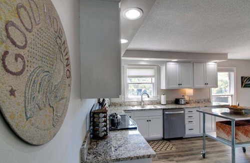 Clarksville House | Residence (1335 Whitt Ln)