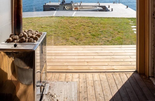 Vaxholm Municipality Villa | Residence Allsjönsro, lakefront property in Vaxholm