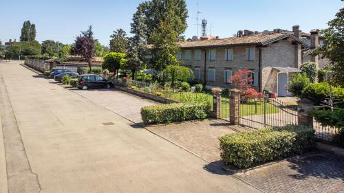 Crocetta-San Lazzaro-Modena Est Apartment | Residence Antico Borgo