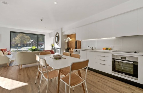 Arthur's Point House | Residence du Parc by Staysouth