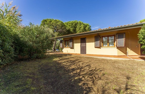 Santa Liberata Apartment | Residence in Giannella with 3 bedrooms sleeps 7