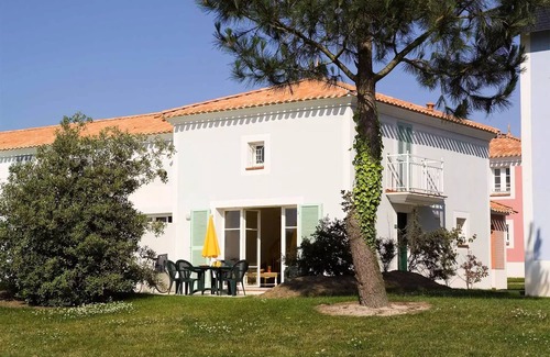 L'Aiguillon-sur-Vie Apartment | Residence Le Domaine des Fontenelles - 5 Rooms Duplex 8 People