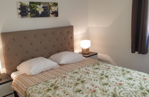 Labastide-de-Virac Cottage | RESIDENCE LE PARADIS ACQUIS "GITE EMERAUDE