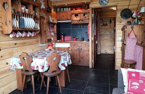 Arc-1600 Apartment | Residence Les Charmettes - Warm studio for 3 people in Arc 1600, with views of the Mont Blanc and close to the slopes and shops