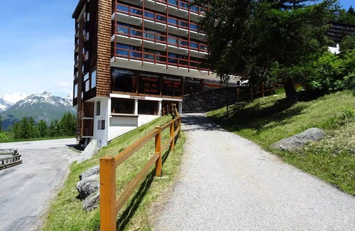 Arc-1600 Apartment | Residence Les Charmettes - Warm studio for 3 people in Arc 1600, with views of the Mont Blanc and close to the slopes and shops