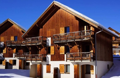 Saint-Jean-d'Arves Apartment | Residence Les Marmotes - Apartment near the slopes and ski school, ideal family of 4