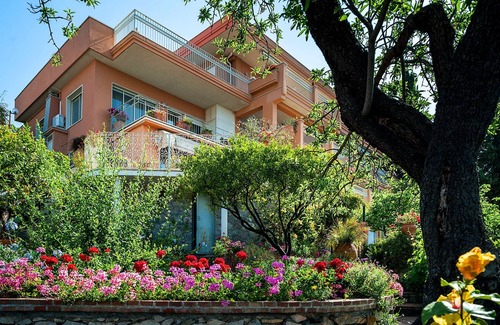 Taormina Apartment | Residence Schuler - Apartment 'A' with sea-Etna view