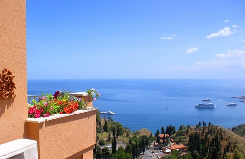 Taormina Villa | Residence Schuler - Apartment 'C' with sea and Mount Etna view