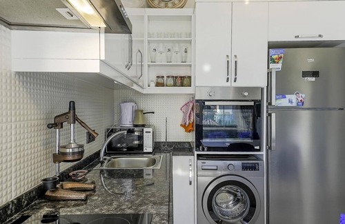 Seki Apartment | Residence w Balcony and Shared Pool 7 min to Coast