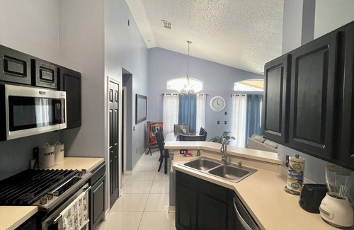 Westbury House | Residential Westbury 4BR Pool Home near Disney Parks