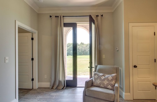 Lawrence County Apartment | Resort Apartment in Loretto w/Private Patio!