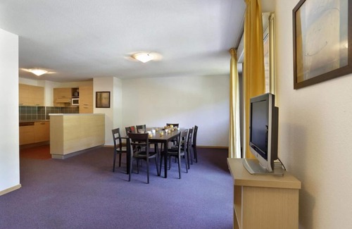 Allos Apartment | Resort center, fitness, swimming pool, hammam, terrace, balcony, parking, tv, ski locker, 35m²