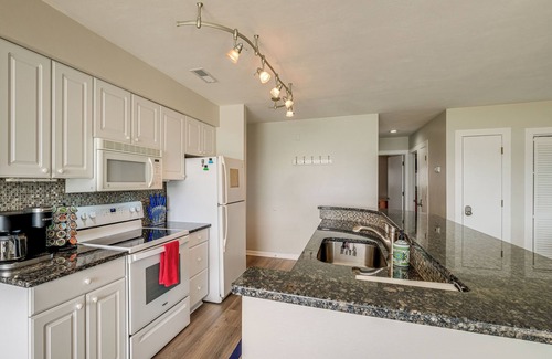 North Shore Condo | Resort Condo on Smith Mtn Lake: Linens Included!