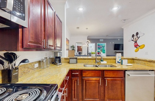Four Corners Condo | Resort condo with heated pool, gym, BBQ area, patio, W/D, children's pool, AC