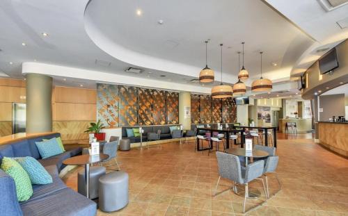 Darwin City Centre Apartment | Resort Escape King Bed Pool Balcony
