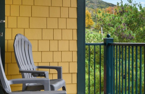 Vernon Condo | Resort Getaway ! Mtn Creek Ski-In Ski-Out -Pool-Hot Tub-Sauna