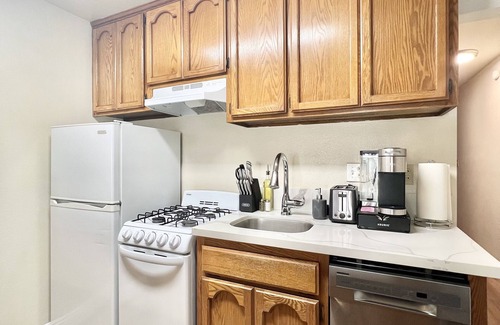Fountain Valley Condo | Resort like Condo near Disneyland, the Beaches, Los Angeles & more