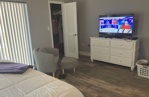 Cross Key Waterways Resort | Resort, New Remodel, Sleeps 8, with Boat Slip, Dock Heated pool, Fully Furnished