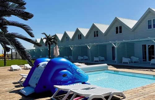 Mielno House | Resort nowoczesnych domków wakacyjnych- dwa podgrzewane baseny, plac zabaw, bar!