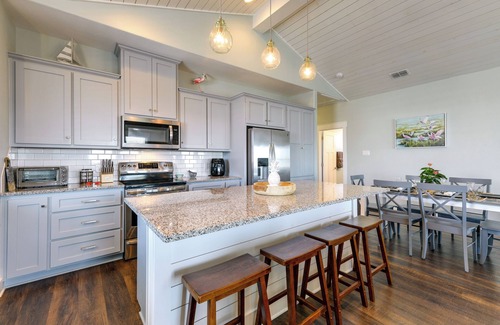 Rockport House | Resort Perks: Waterfront Rockport Home!