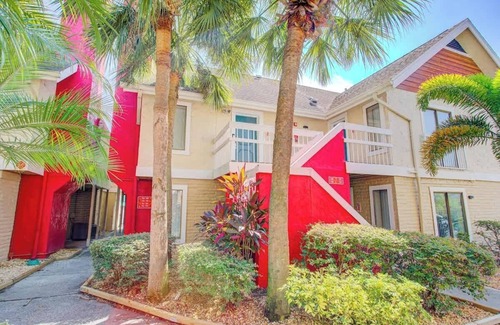 Florida Center Apartment | Resort Pool, Billiards&Tennis, 15Min to Downtown!
