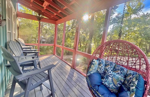 Steinhatchee House | Resort pool, private cottage & boat slip access