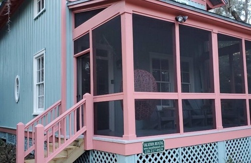 Steinhatchee House | Resort pool, private cottage & boat slip access