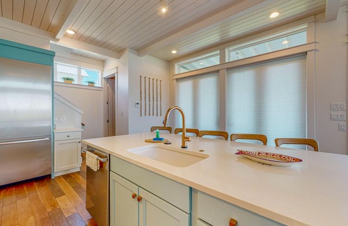 Port Aransas Cabin | Resort Pools, Golf Cart Boardwalk to Beach, Pet Friendly