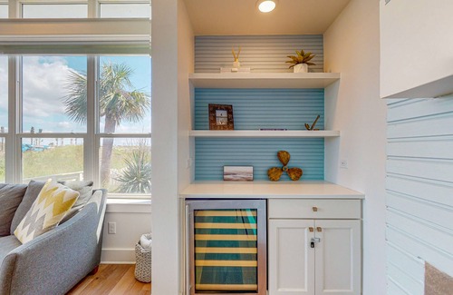 Port Aransas Cabin | Resort Pools, Golf Cart Boardwalk to Beach, Pet Friendly