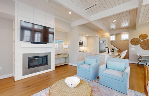 Port Aransas Cabin | Resort Pools, Golf Cart Boardwalk to the Beach, Pet Friendly
