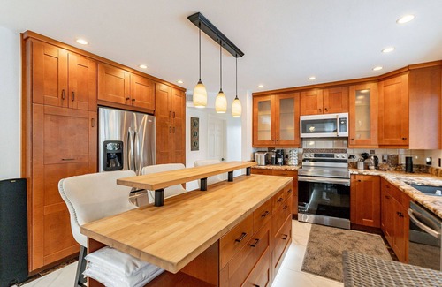 Chandler House | Resort setting in Chandler Home with Free Heated Pool/Spa/Game Room/Mini Golf