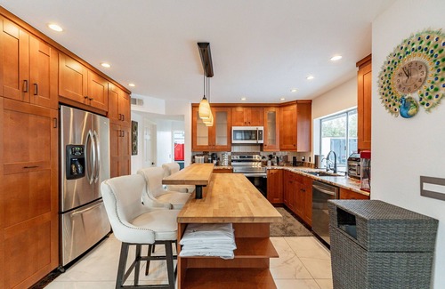 Chandler House | Resort setting in Chandler Home with Free Heated Pool/Spa/Game Room/Mini Golf