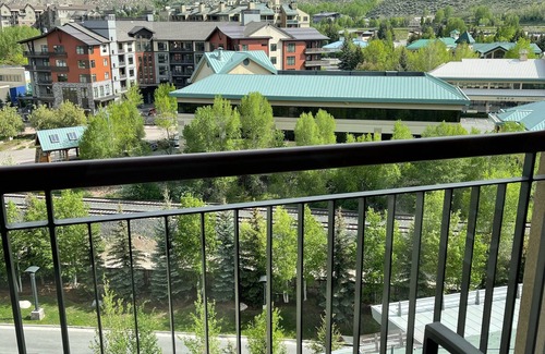Avon Condo | Resort & Spa, Ski in/out, Health Club, Spa, Ski/Boot Valet, Fireplace, RmService