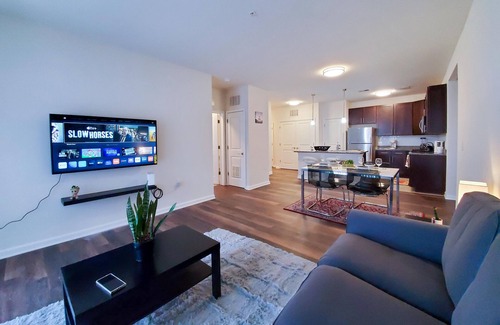 Hillsborough Apartment | Resort style , upscale 2bedroom with den ( 3rd bed room) free parking