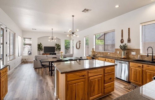 Cooper Commons House | Resort Stlye Home with Heated Pool, Spa, and Putting Green