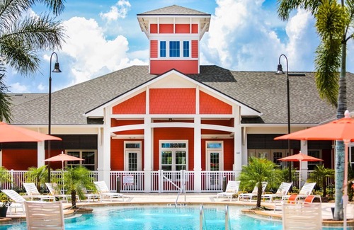 Sun Bay South Apartment | Resort Style 2 Bedroom 2 bath in South Tampa with crisp decor.