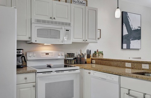 Naples Condo | Resort Style Condominium Community at Lely GreenLinks Golf Villas