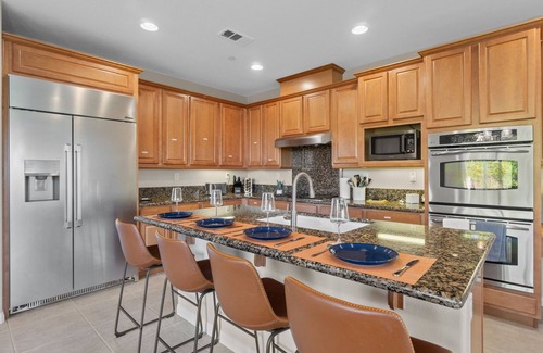 Fallbrook House | Resort-style Home with stunning views, pool, hot tub, putting green