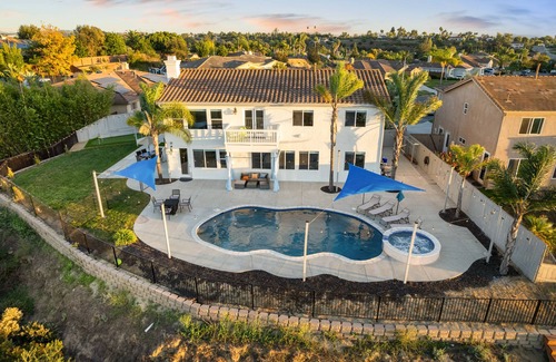 Fallbrook House | Resort-style Home with stunning views, pool, hot tub, putting green