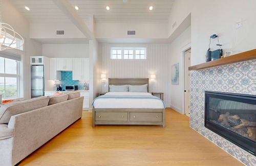 Port Aransas Cabin | Resort Style Pools, Golf Cart Boardwalk to the Beach