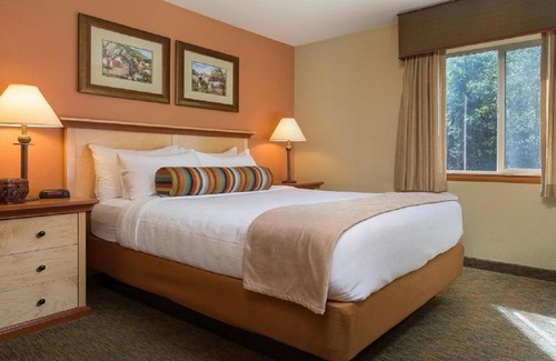 Welches Apartment | Resort Villas Adjacent to Beautiful Mt Hood National Forest