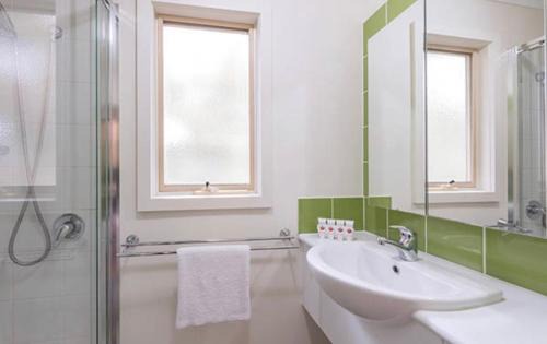 Ventnor Villa | ResortRamada- Free Wi-Fi facitlites 3x2 close to MotoGP circuit
