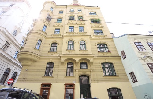 Sankt Ulrich Apartment | Respect for the old but a reverence for a modern living ♥