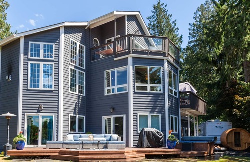 Sammamish House | Resplendent Lakeside Community Home by Microsoft