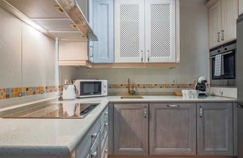 Poligono Sur Apartment | Rest and Elegance in Seville. 4 px - 2 bed. WIFI and A/C. PARKING.