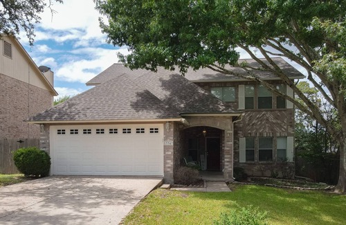 Universal City House | Rest and Recovery Suites-Live Oak Home